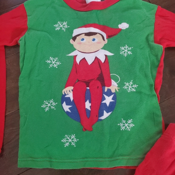 Pajamas elf on the shelf. Fits like size 6 but tag says 10 runs very sm… - Picture 3 of 3